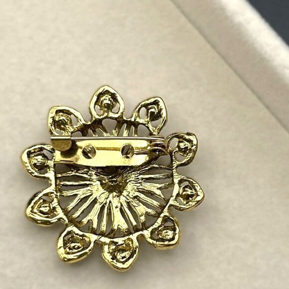 Yellow Gold with Champagne and Brown Topaz Crystal Ornate Flower Pin Back Brooch - Picture 6 of 7